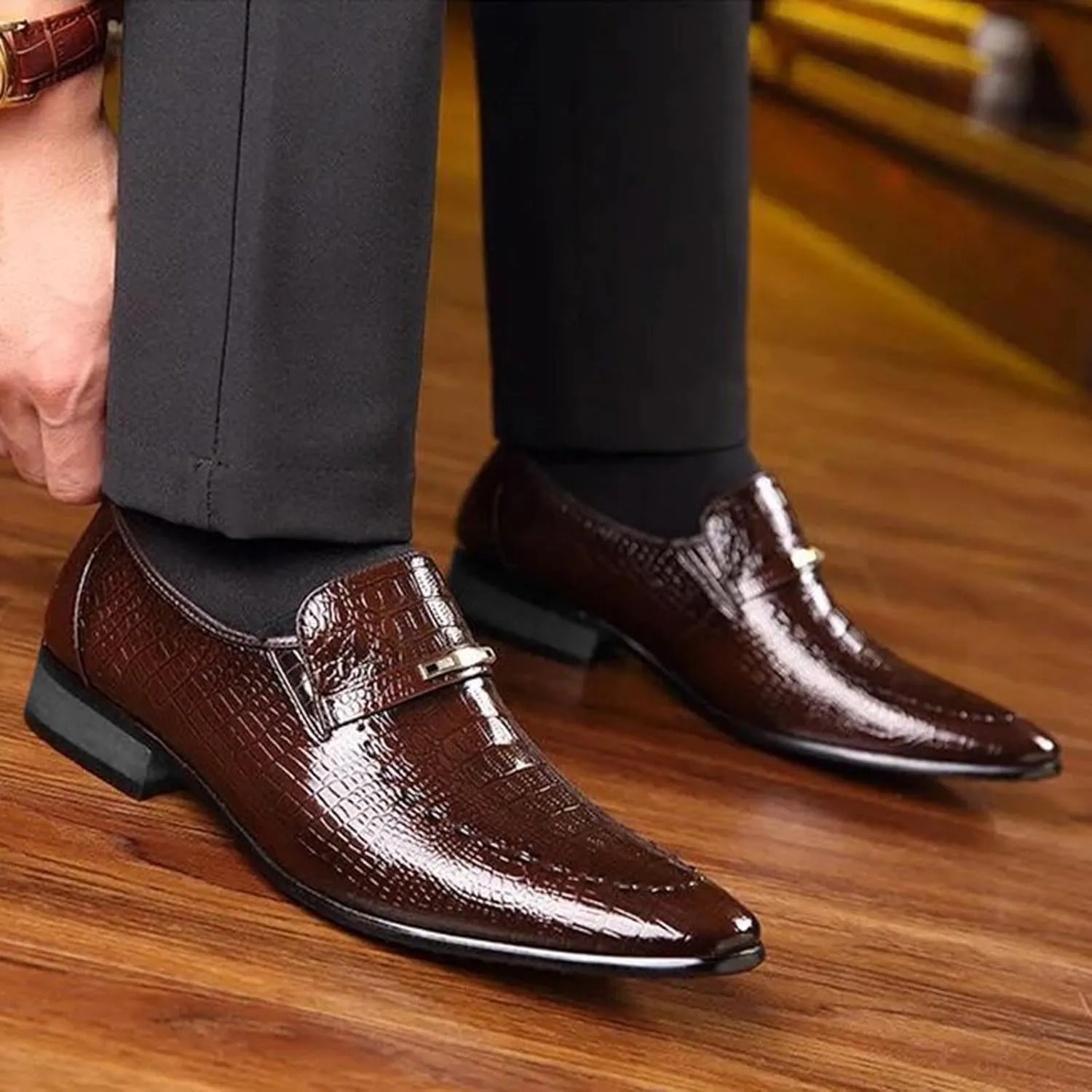 Mens Retro Business Formal Shoes with Low Heel Non Slip Arch Support Walking Shoe Men Comfortable Business Formal Shoes Lightweight Casual Dress Shoe Elegant Dating Weding Slip on Footwear