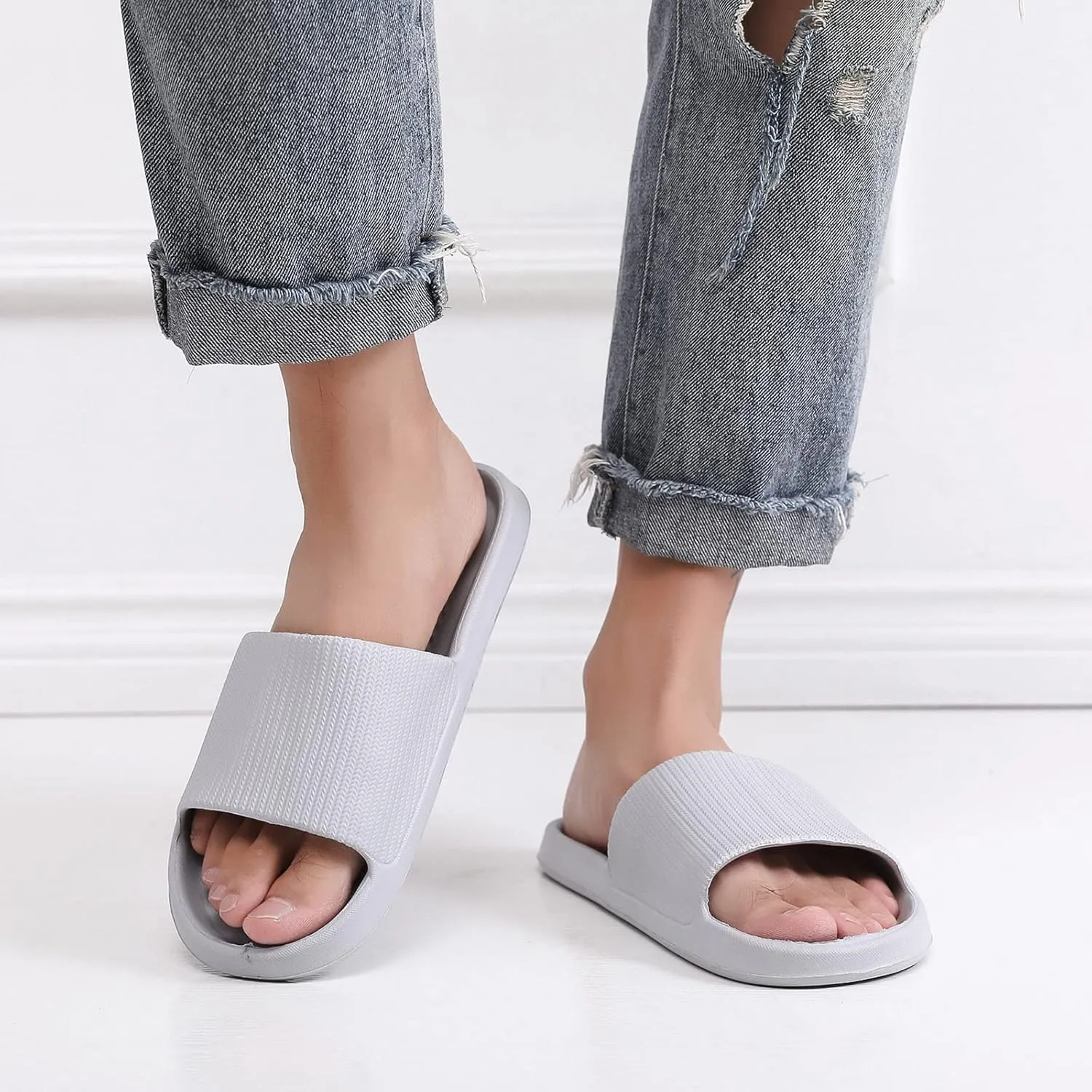 Shower Sandals Comfortable Quick Drying Shower Slippers Cushioned Thick Sole Sandals for Indoor and Outdoor