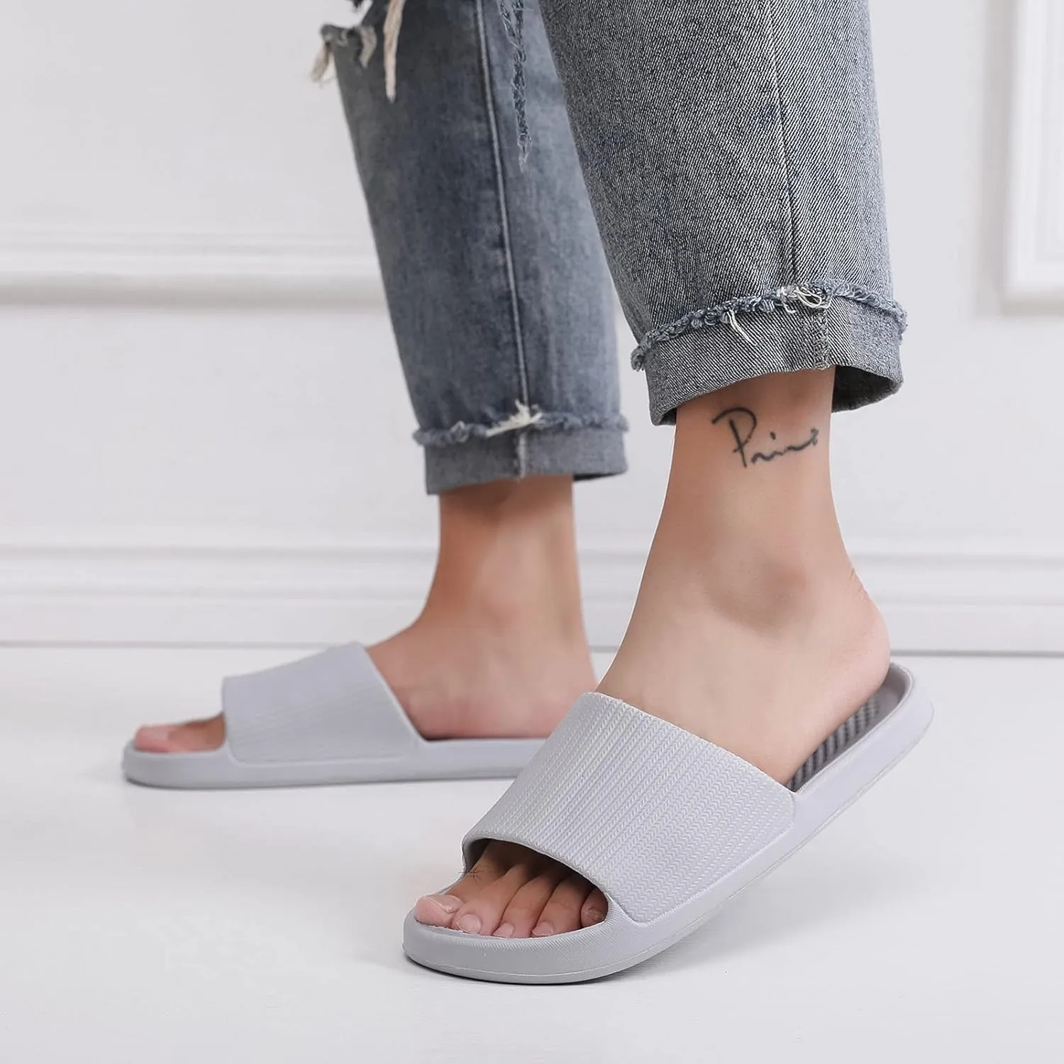 Shower Sandals Comfortable Quick Drying Shower Slippers Cushioned Thick Sole Sandals for Indoor and Outdoor