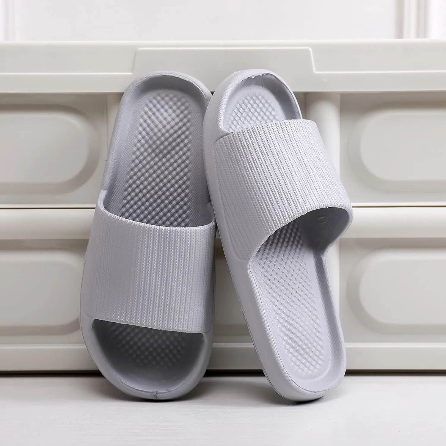 Shower Sandals Comfortable Quick Drying Shower Slippers Cushioned Thick Sole Sandals for Indoor and Outdoor