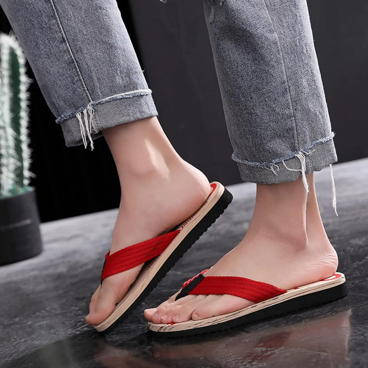 Thong Mens Slides Fashion Spring and Summer Men Flip Flops Flat Bottom Lightweight Non Slip Wood Grain Casual Beach